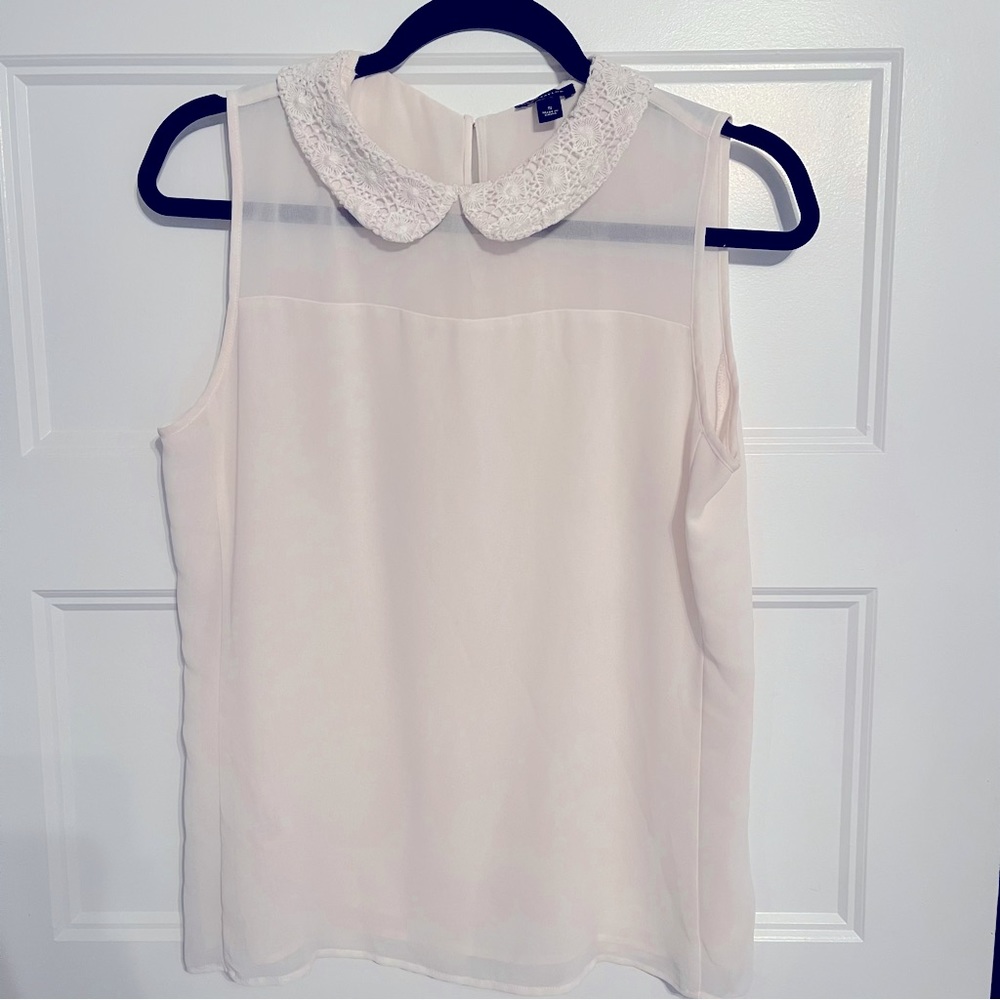 Preppy Gossip Girl bright white top in mint condition!Adorable “school girl” fit